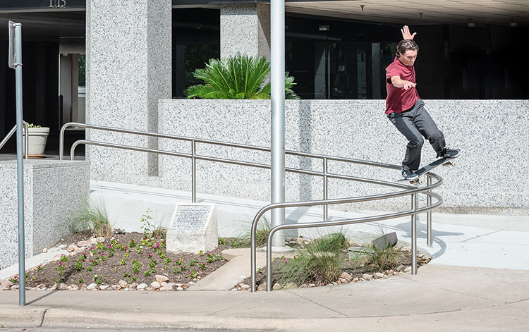 curved boardslide 750px