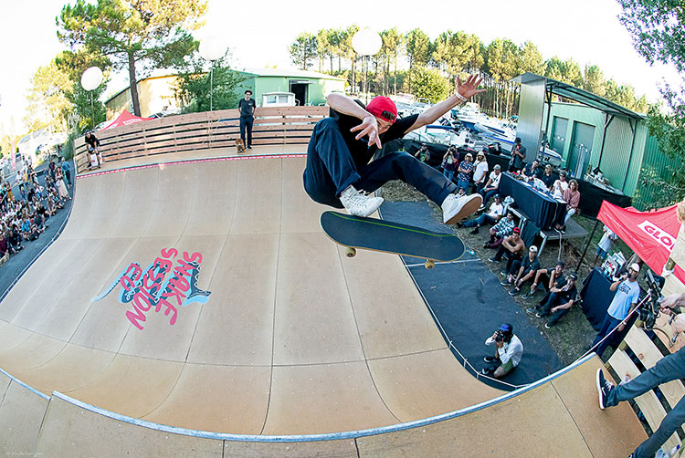 3Vincent Milou and and a trick you never see him do. Fs flip early doors DZ 750px